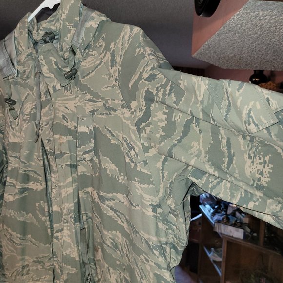 Jacket, ABU Camo-Used Worn-All-weather GORE-TEX Parka Jacket-$80 - Picture 3 of 4